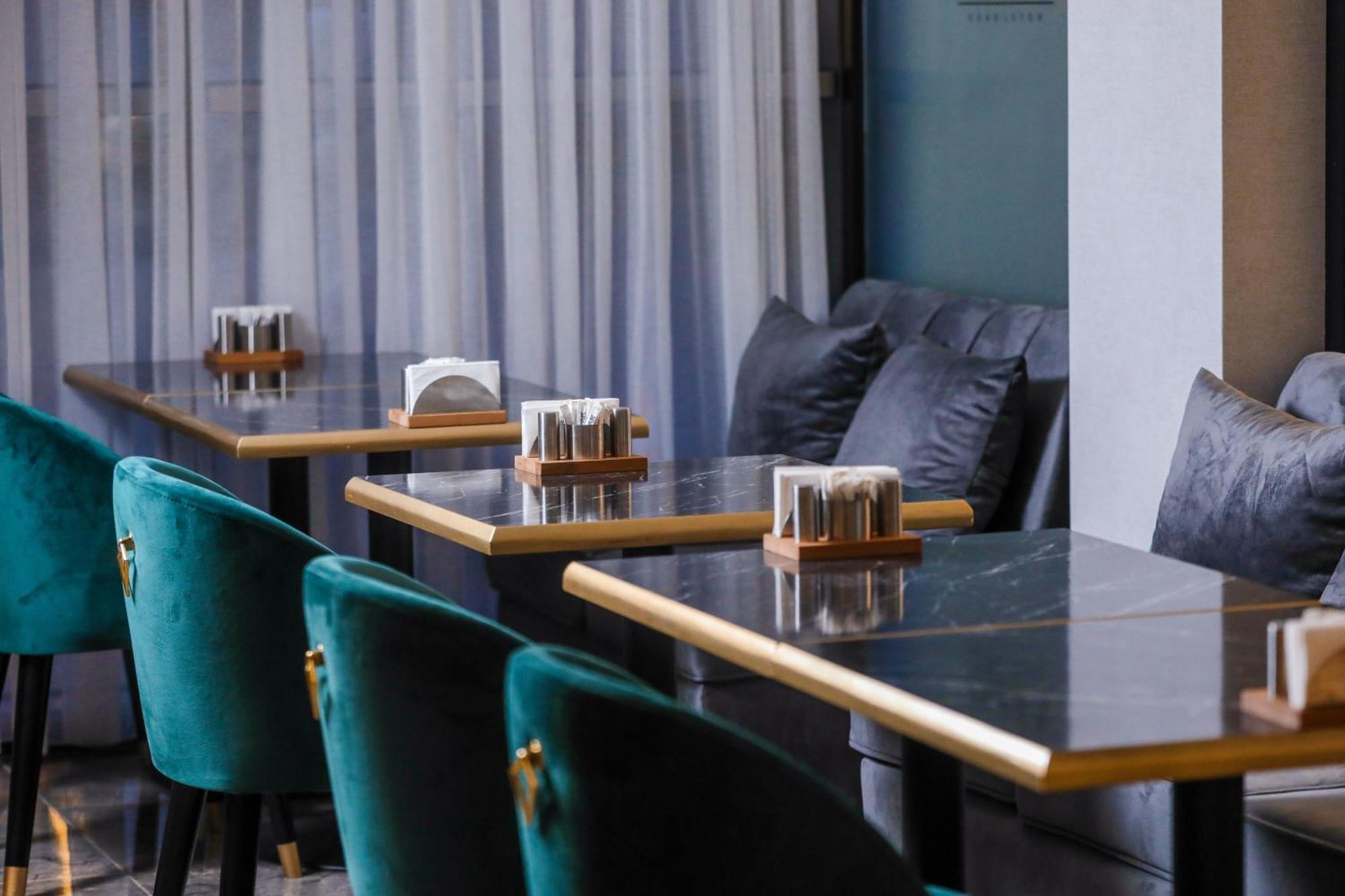 Arium Hotel Baky Esterno foto